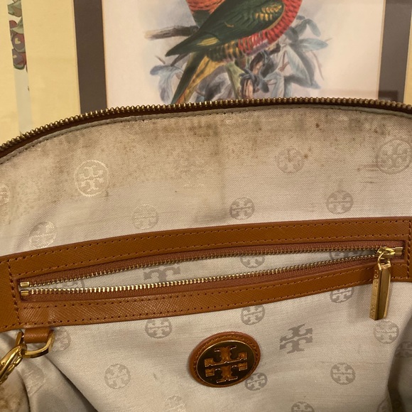 Tory Burch Robinson Bowling Bag Tan Saffiano Leather. - Picture 10 of 10